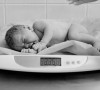 Pierwsza kąpiel noworodka – czym i jak często kąpać dzidziusia