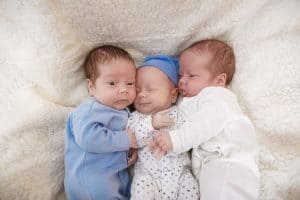 Ciąże bliźniacze często kończą się cięciem cesarskim.