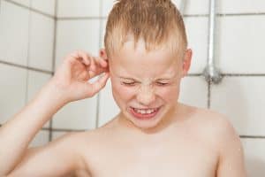Czyszczenie uszu może prowadzić do stanów zapalnych